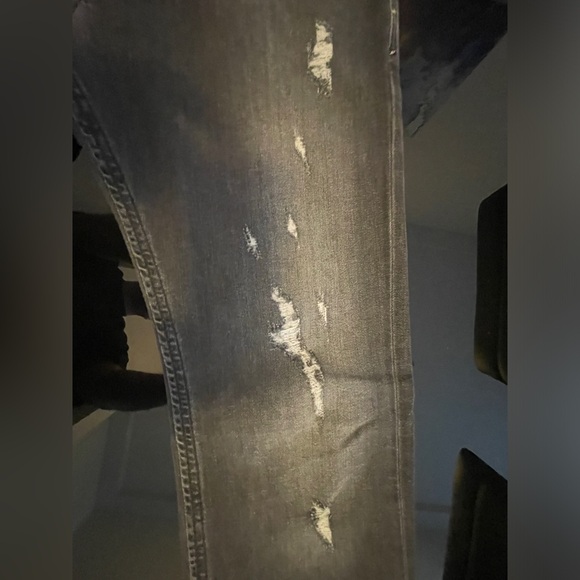 Sleek pair of Diesel black slim jeans in excellent condition - Picture 4 of 8